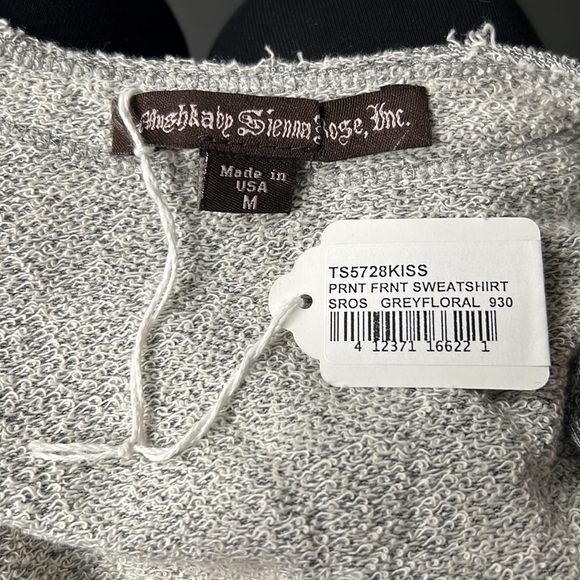 NWT Print front loose sweatshirt top. - Picture 6 of 6